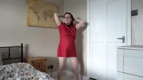 amateur MILF stript en toont haar seksy, slappe borsten en benen in Star