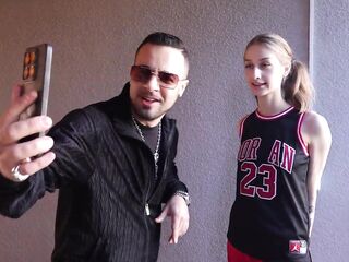 I meet a cute basketball player and bang her on the street