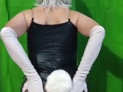 Conejo Femboy montando dildo