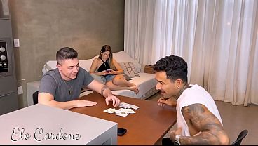 CORNO PERDE ESPOSA EM APOSTA DE BARALHO