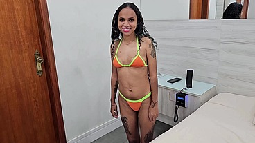 Primeira vez no porno da novinha Dessinha Carioca ficou arrombada fodendo com Jr Doidera