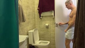 The stepson caught his stepfather in the shower and offered to shave his groin, and in gratitude he fucked him 641