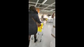petite exhib rapide a ikea avec un abonne tres tactile ...hhummmm il y avait ...
