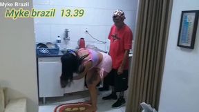 vitoria beatriz na cozinha fazendo almoco eu nao resistir ver aquelo rabo virado pra me e fudi aquelo cu gostoso