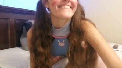 Cute Overwatch Dva Cosplaying Babe Masturbates