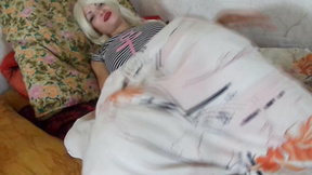 Massive stepsis plays with her juicy cunt