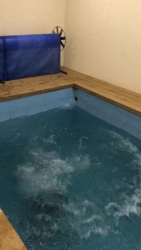 naked prostitute bathes in the sauna naked in front of all the guests