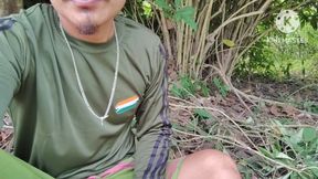 Jungle ka under mein kam kar raha hai