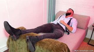 Watch as Hunk Maui flaunts his massive soles and strokes his throbbing cock with a kinky twist