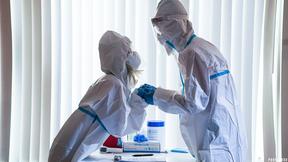 ”Lola Fae gets banged by her man Lucky Fae pandemic style”