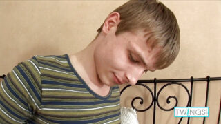 オナニー, 射精, 手コキ, 穴開き &#8211; 金髪の10代の男が巨根アナルファックされるソロガールムービー