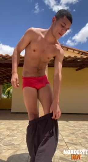 SWEATY YOUNG MAN MISTURBATING IN THE POOL