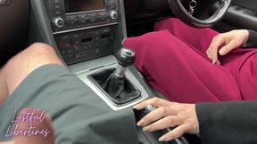 Min beste venns MILF-mamma tok meg med på en tur i bilen sin
