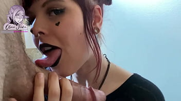 E-Girl Enjoys Sloppy Facefuck