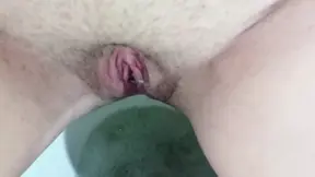 Amateur wife pees and gets her pussy licked before period