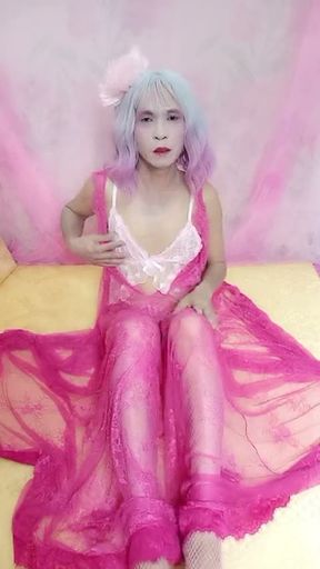 Transgender Oanh Le wears a sexy dress and masturbates.