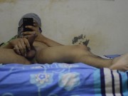 Estaba tan caliente que me puse a masturbarme viendo videos eroticos