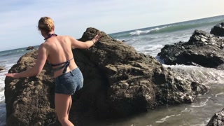 Model blows photographer on the beach and swallows cum