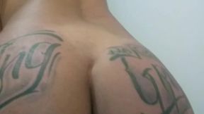 me tocando enquanto falo com voce , vem gozar comigo.
