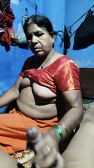 Vandana muh me lete hue