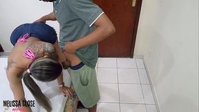 Depois de tomar sol, tomei leite no cu de um cara desconhecido que estava na praia com a esposa me olhando