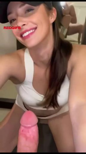 Smile! Hot white girl gets a pretty handjob, leading to premature beautiful ejac