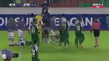 Orientito petrolero en su casa