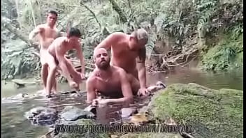 suruba na cachoeira
