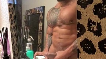 Flexing muscles in mirror and jerking off BBC latino muscle - VIKTOR ROM -