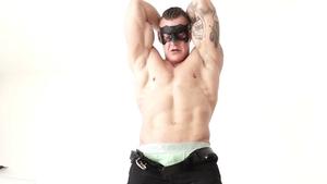 Maskurbate: Pornstar Luke digs real sex in mask