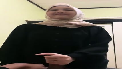 Kontol ku di sepong mahasiswi cantik berhijab virall  Https://s.id/yangviral1