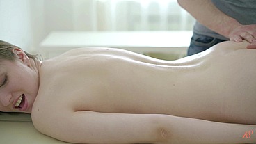 Glamorous Girl gets Fucked Doggystyle by her Masseur