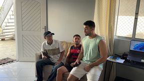 suruba com os amigos de republica