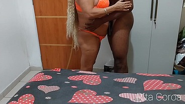 Amigo do meu neto me viu tocando siririca e ficou com tesão, piroca grande e gostosa