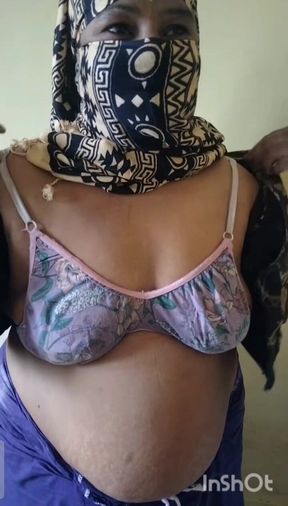 Village Aunty Saree Wearing