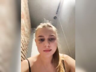 Public masturbating in the gym with jucielussie