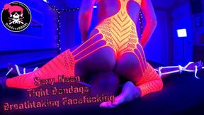 NEON FEMDOM - Headbangin Facesitting

#Femdom #Facesitting #Blacklight #AssWorship #PussyWorship