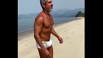 Bulto en la playa