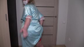 Russian MILF strips on webcam for admirer