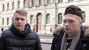 Two European twinks worship the same D in POV