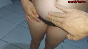 Mãe grávida seduz o menino e fode-lhe os miolos com um acabamento de creampie e esguicho