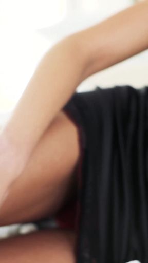 Cutie Enjoys Morning Orgasm