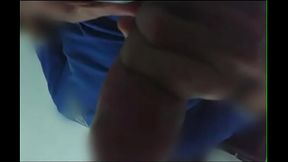 Novinho Pauzudo Goza espirrando muita porra com tes&atilde_o