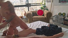 manha divertida com a loirinha jenifer lol e seu novo plug anal acaba em sexo anal
