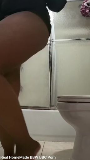 Legs Trembling Hold My Pee as Long as I Can Pissing