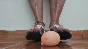 Playing crushing with flip-flops (1)