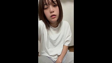 【ズボン越しにオナニー】一般素人女子大生がお風呂あがりにおまんこを触ってオナニー姿が興奮する。