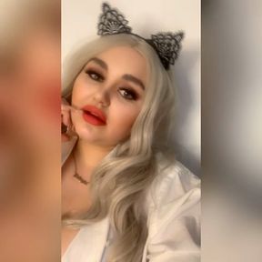 HORNY BLONDE BRITISH MILF FUCKS HERSELF AND DIRTY TALKS!!!!