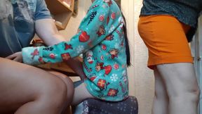 My Girlfriend and I Are Mutually Masturbating in the Kitchen While Our Housekeeper Is Preparing Breakfast