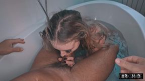 Blowjob Fun In The Tub